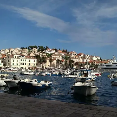 Liza'S Downtown Apartment Hvar Town Buitenkant foto